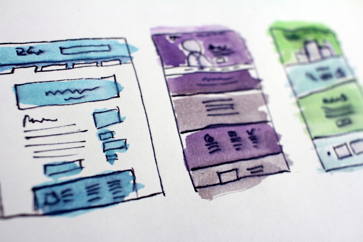 Wireframes de páginas desenhados à mão